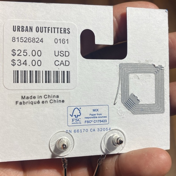 Urban Outfitters UO heart dangle earrings NEW VALENTINES DAY - Picture 3 of 5